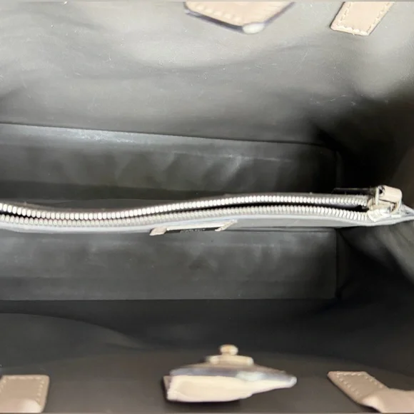 Fendi 2Jours Small / Petite Tote in Beige-Gray Leather with Crossbody Strap - Picture 7 of 16